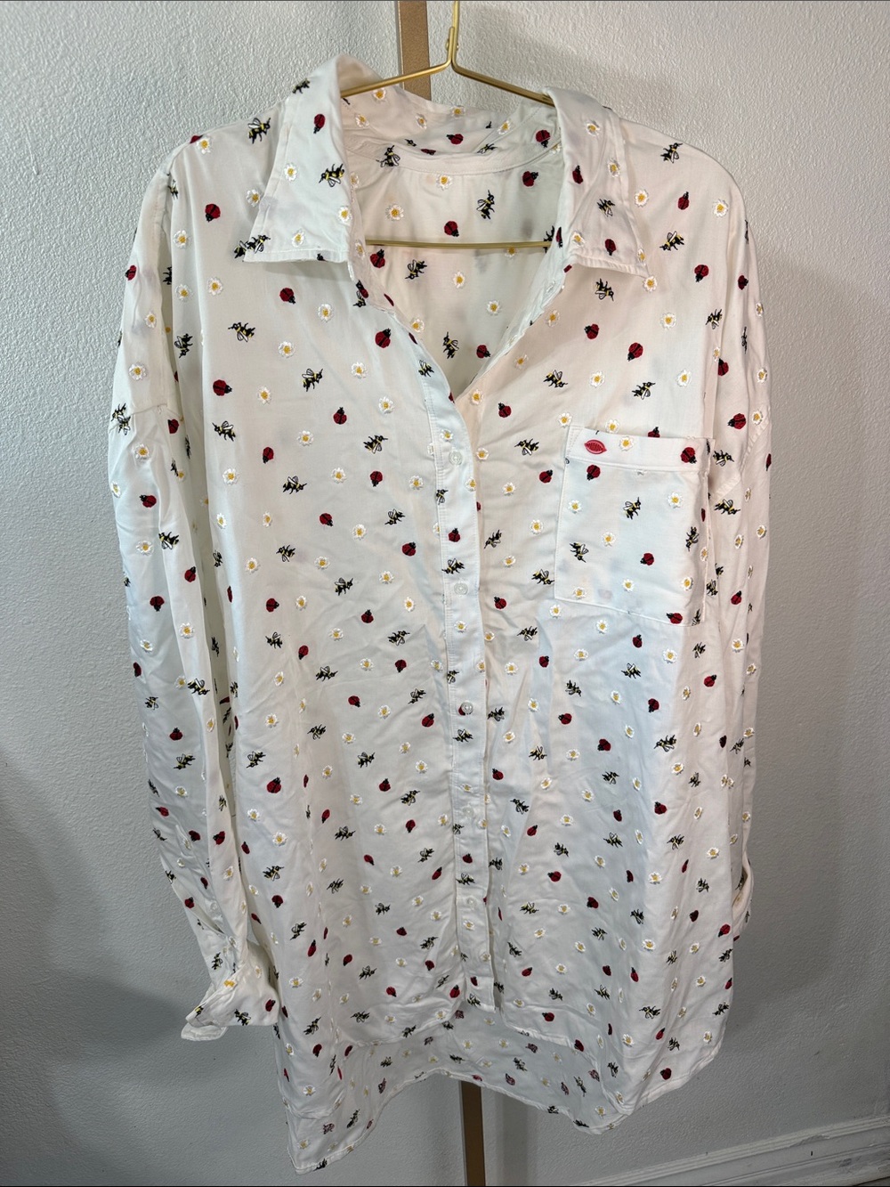Parade White Button-Up Shirt with Daisy & Ladybug Embroidery- Large (oversized)